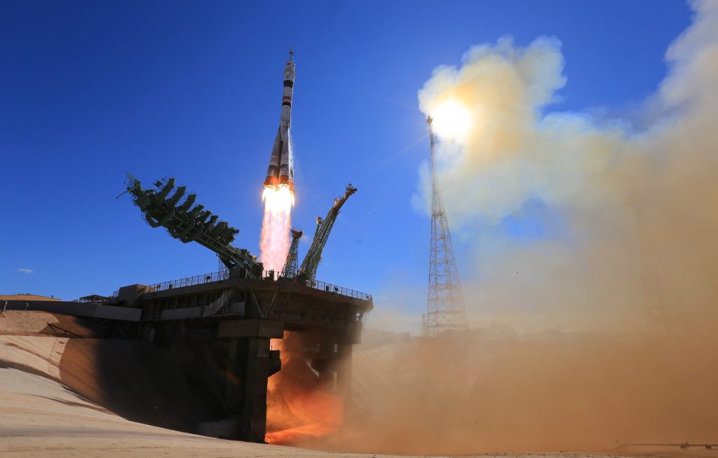 Actriz, cineasta y astronauta, listos para la primera película en el espacio 3 Actriz, cineasta y astronauta, listos para la primera película en el espacio Una actriz y un director de cine rusos llegaron este martes a la Estación Espacial Internacional (ISS) para filmar el primer largometraje de ficción en el espacio.