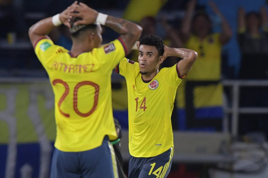 El revuelo que causó en el VAR la mano de Yerry Mina 1 El revuelo que causó en el VAR la mano de Yerry Mina La Conmebol hizo pública este viernes la discusión que tuvieron los jueces del VAR antes de anular el gol de Yerry Mina, que puso a bailar al país a los 98 minutos de juego, pero que al final nos dejó una enorme tristeza.