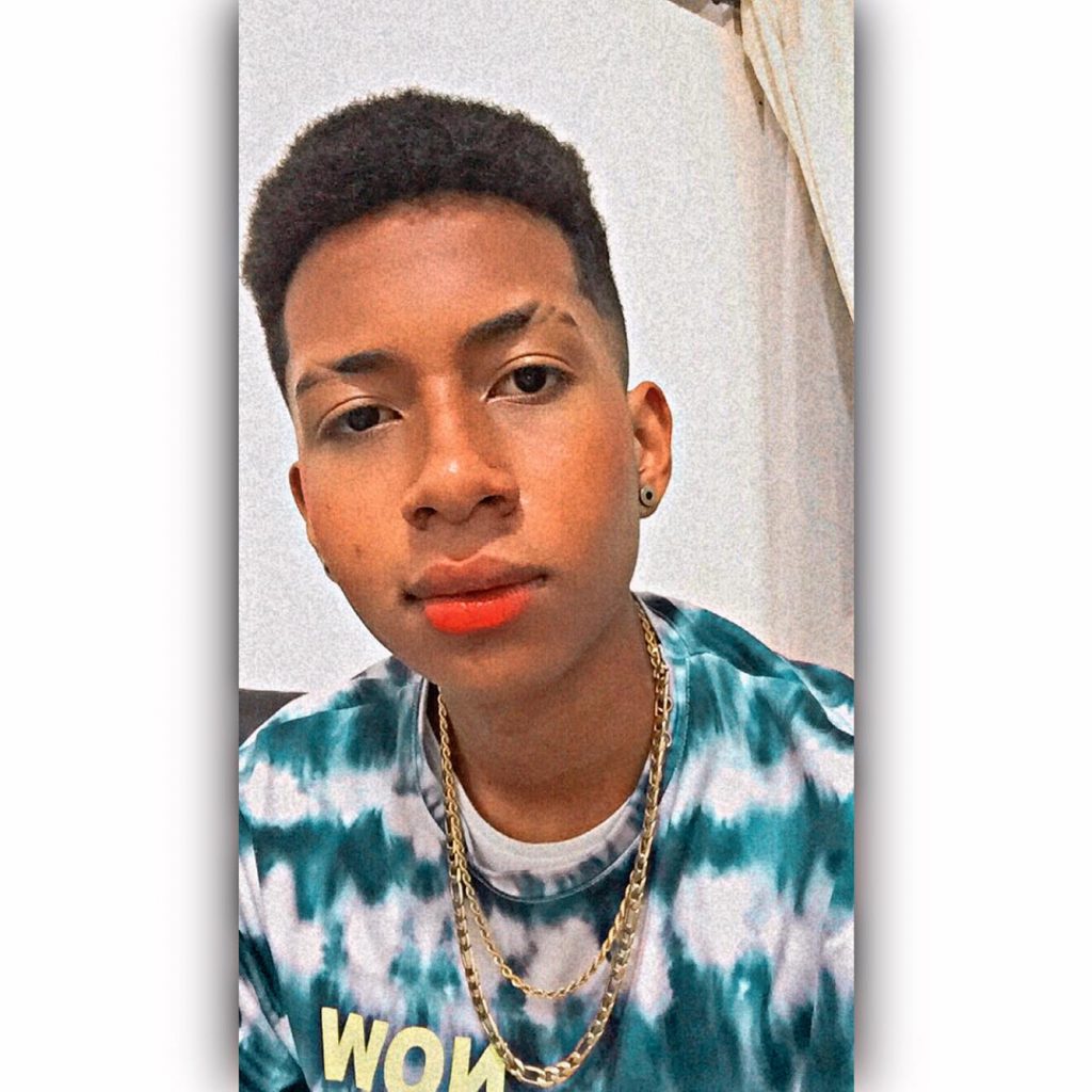 Keider salió de una fiesta en Bosa y le perdieron el rastro 1 Keider salió de una fiesta en Bosa y le perdieron el rastro El cartel de búsqueda con las fotos del joven Keider Alexánder Ayola Mendoza se encuentra sobre una página abierta de la Biblia en la sala de sus allegados. En la mesa, su madre Sandra, junto a más familiares del muchacho que desapareció el pasado domingo, se encontraban ayer con una pila de papeles de la Fiscalía y más documentos de búsqueda.