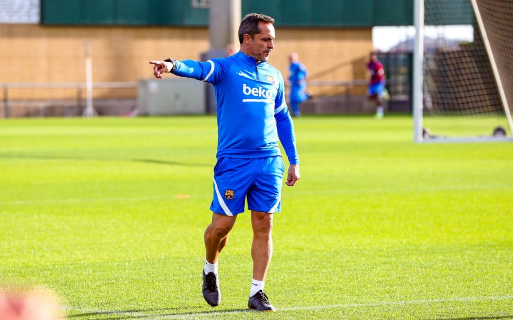 Sergi Barjuan se hace cargo del Barcelona tras salida de Koeman 1 Sergi Barjuan se hace cargo del Barcelona tras salida de Koeman El entrenador del equipo filial, Sergi Barjuan, se hará cargo provisionalmente del Barcelona tras la destitución ayer del técnico Ronald Koeman, esto mientras se espera el nombramiento de un nuevo entrenador, informó hoy el club azulgrana.