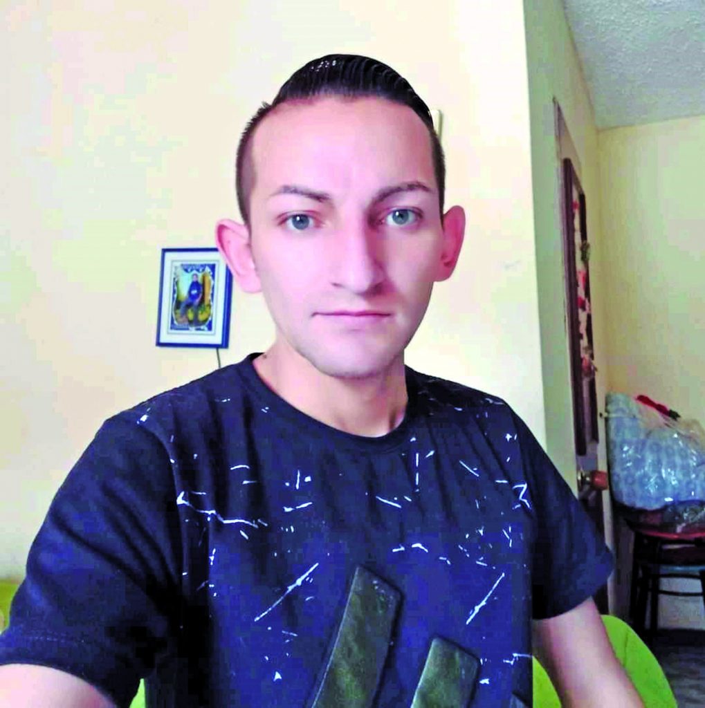 Asesinan a Jhonatan con una puñalada en el pecho Un lamentable episodio se vivió en la noche del sábado en las calles del barrio Abraham Lincoln, en la localidad de Tunjuelito, donde Jhonatan Steven Hernández Castillo (29 años) fue apuñalado en el corazón, en hechos que son materia de investigación.