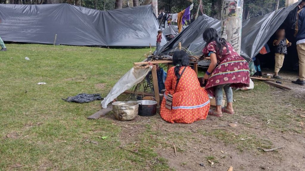 Bebé embera raptada fue localizada por taxistas 1 Bebé embera raptada fue localizada por taxistas En las últimas horas, gracias a una red de taxistas se logró ubicar a una bebé embera que había sido raptada por una mujer en el Parque Nacional, luego fue rescatada por uniformados de la policía.