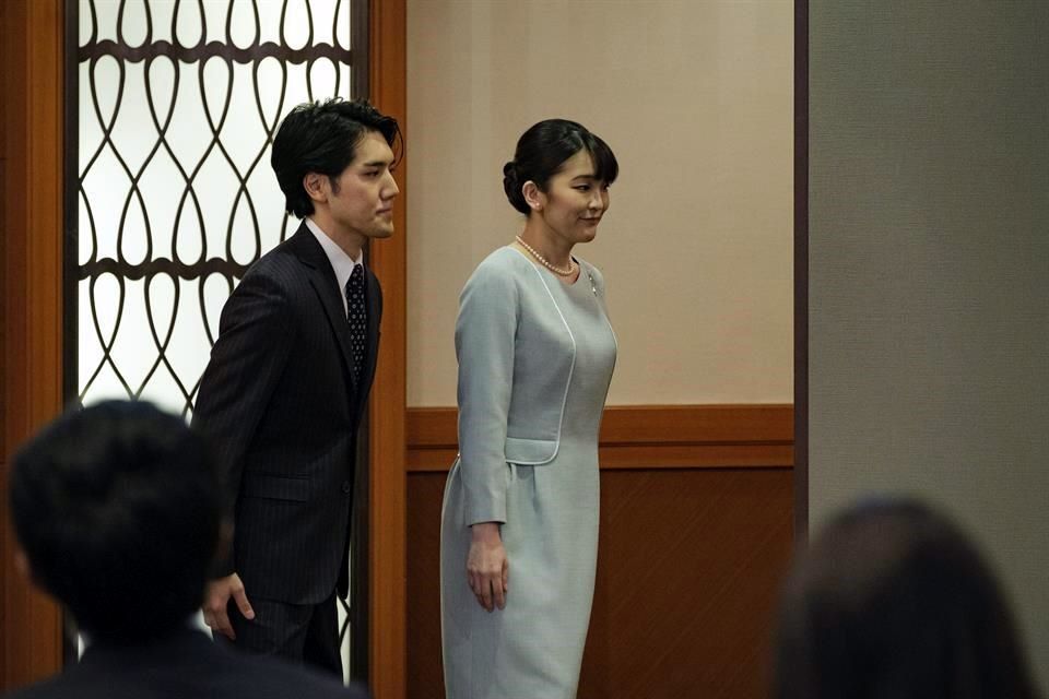 La princesa Mako se casó con un abogado y renunció a su título La princesa&nbsp;Mako&nbsp;de Japón se casó finalmente este martes con su amor de la universidad, Kei Komuro, aunque la ceremonia se celebró de forma muy discreta después de años de controversia.