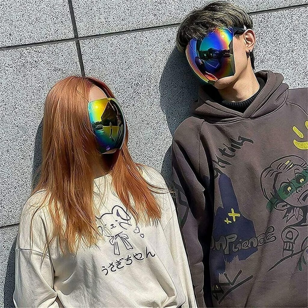 Gafas de sol que revolucionan el mundo de la moda 2 Gafas de sol que revolucionan el mundo de la moda Unas gafas de sol que cubren todo el rostro han revolucionado el mundo de la moda. Nada más y nada menos que una empresa japonesa es la responsable de este producto, que ya se encuentra en el mercado.