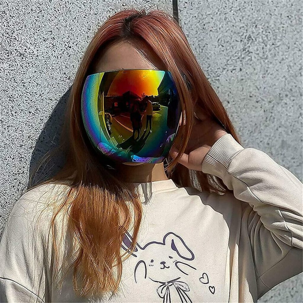 Gafas de sol que revolucionan el mundo de la moda 1 Gafas de sol que revolucionan el mundo de la moda Unas gafas de sol que cubren todo el rostro han revolucionado el mundo de la moda. Nada más y nada menos que una empresa japonesa es la responsable de este producto, que ya se encuentra en el mercado.
