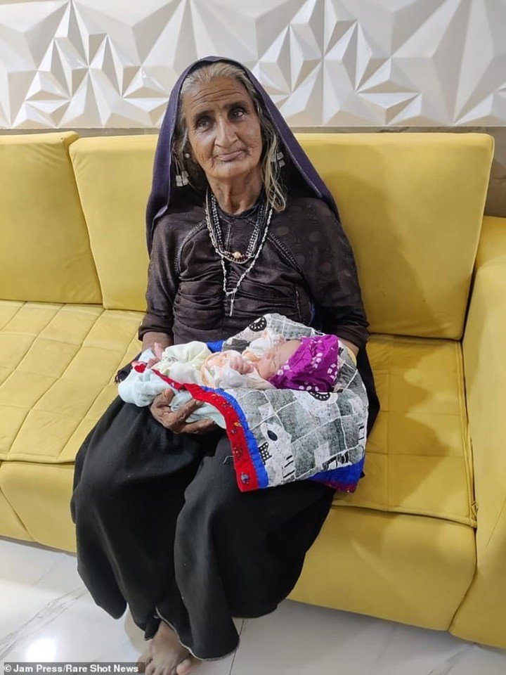 Mujer en la India trajo un hijo al mundo a sus 70 años 2 Mujer en la India trajo un hijo al mundo a sus 70 años La agencia rusa Sputnik sorprendió al revelar en las últimas horas una historia de la India, donde una mujer llamada Jivunben Rabari, de 70 años de edad, se acaba de convertir en mamá primeriza.