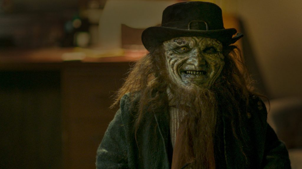¡A estos hay que tenerles miedo! 5 ¡A estos hay que tenerles miedo! El mes de octubre trae implícito Halloween, y pensar en Halloween es imposible sin que lleguen a la mente monstruos, personajes de terror y, por supuesto, esas películas inolvidables con las que a muchos se les pusieron los pelos de punta.