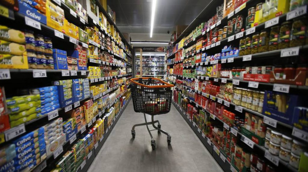 Tiendas azotadas por robos de productos 7 Tiendas azotadas por robos de productos Si hubo un sector comercial que no descansó durante los días más álgidos de la pandemia, ese fue el de los supermercados y demás abastecimientos de comida y enseres catalogados como de primera necesidad.