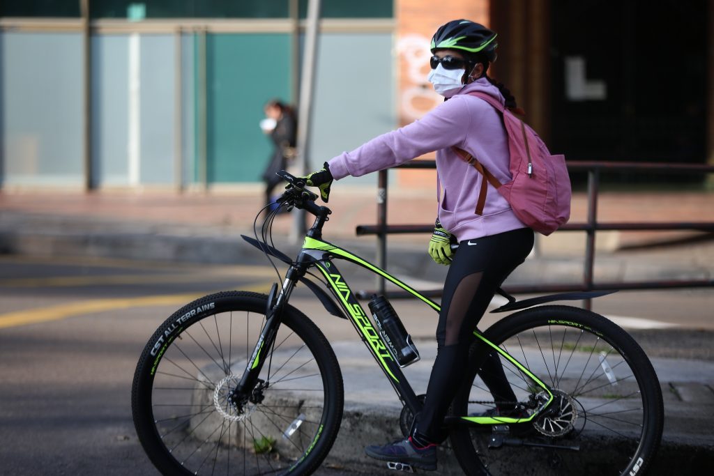 ¡Póngale ojo! Así podrá registrar su bicicleta de forma virtual Bogotá, considerada como una de las capitales mundiales de la bicicleta, avanza en el proceso de registro de las 'bicis', que les permite a los dueños comprobar ante las autoridades su propiedad en caso de ser víctima de un hurto. Ahora esta procedimiento se puede hacer de forma virtual.