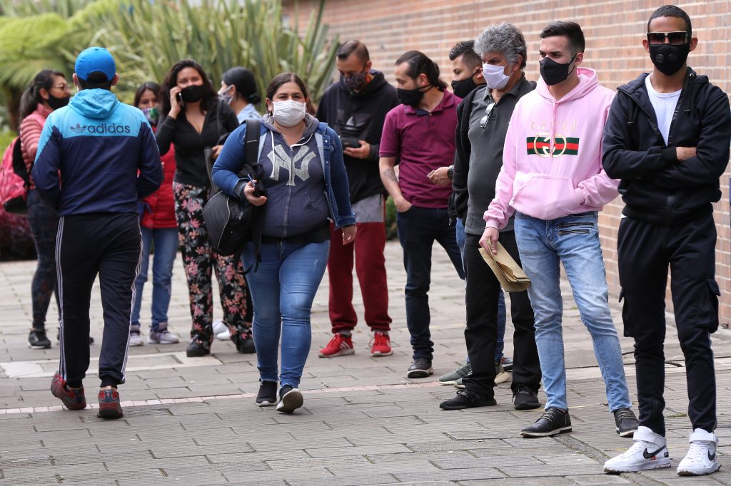 ¡A camellar se dijo! Gran feria de empleo en Corferias 1 ¡A camellar se dijo! Gran feria de empleo en Corferias No es un secreto que la pandemia causó grandes estragos a nivel económico en Bogotá, y que por causa de ello el nivel de desempleo creció en el último año y medio considerablemente, por ello es que una de las grandes metas de la Alcaldía Distrital con la reactivación económica es generar que los ciudadanos en la capital consigan empleo.