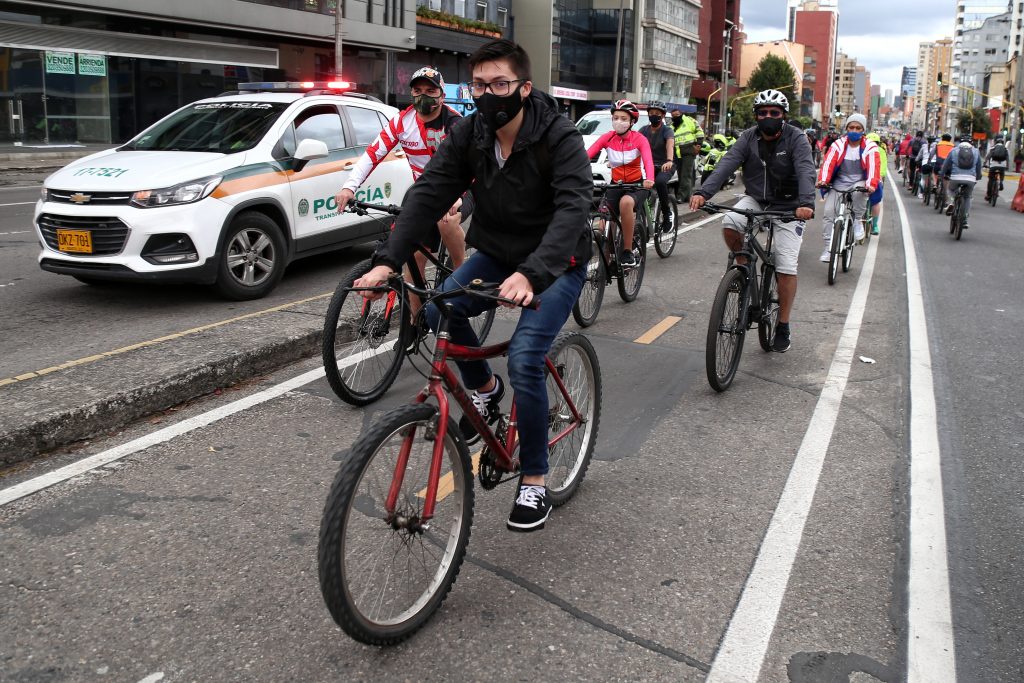 ¡Póngale ojo! Así podrá registrar su bicicleta de forma virtual Bogotá, considerada como una de las capitales mundiales de la bicicleta, avanza en el proceso de registro de las 'bicis', que les permite a los dueños comprobar ante las autoridades su propiedad en caso de ser víctima de un hurto. Ahora esta procedimiento se puede hacer de forma virtual.