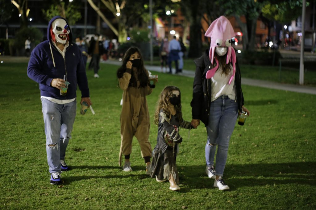 Póngales cuidado a sus niños en la celebración de Halloween 1 Póngales cuidado a sus niños en la celebración de Halloween Faltan diez días para la celebración de Halloween, y desde ya las autoridades prenden las alarmas, especialmente con el cuidado de los niños, pues el 31 de octubre suele ser una fecha en la que se presentan desapariciones y otros hechos de mucho cuidado.