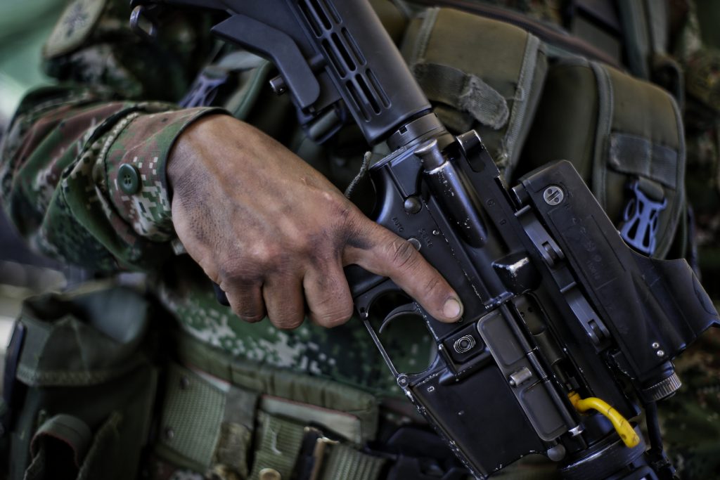 A investigación general González por presunto abuso sexual a teniente La Sala Disciplinaria de Instrucción de la Procuraduría General de la Nación abrió investigación disciplinaria contra el jefe de Inteligencia Militar del Ejército, el brigadier general Mario González Lamprea, por abusar presuntamente de la teniente (R) Jeimy Muñoz, en el año 2017.