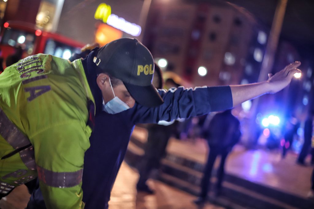Nueve de los 11 delitos de alto impacto en Bogotá se redujeron 1 Nueve de los 11 delitos de alto impacto en Bogotá se redujeron Debido a las alarmas que se encendieron por parte de la ciudadanía desde hace unas semanas por cuenta del incremento de delitos violentos como los hurtos a mano armada y los homicidios, la Alcaldía de Bogotá desarrolló un plan con seis estrategias implementado para mejorar la seguridad en la capital.