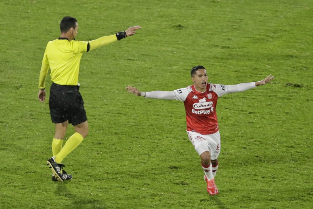 Santa Fe venció al América y ganó su cuarta Superliga 3 Santa Fe venció al América y ganó su cuarta Superliga Con jeararquía y golazos Independiente Santa Fe venció 3-2 al América en El Campín y se quedó con el título de la Superliga, su cuarto trofeo en este torneo, que ya había conseguido en 2013, 2015 y 2017.