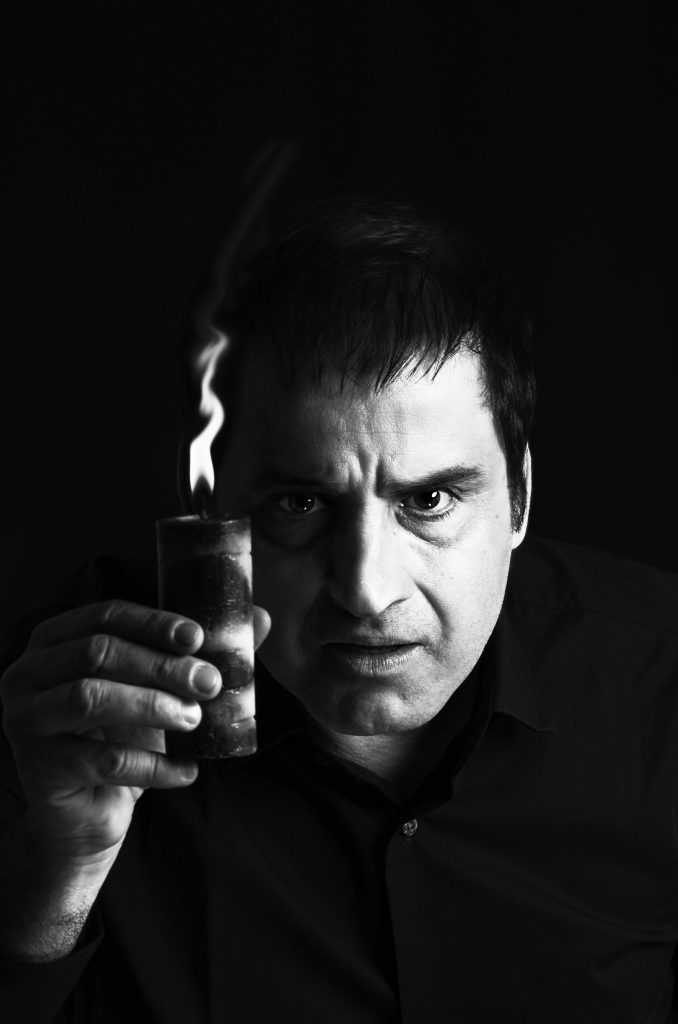 "Dejen la doble moral y abran los teatros", Róbinson Díaz Róbinson Díaz, uno de los actores más destacados de Colombia en las últimas décadas, dejó ver su descontento por la forma como el Gobierno Nacional está manejando el acceso del público a los teatros en la reactivación económica. El antioqueño también se refirió a sus proyectos, lo que ha hecho en la pandemia, a la transformación de los contenidos audiovisuales y hasta dejó ver su indignación contra el reguetón.