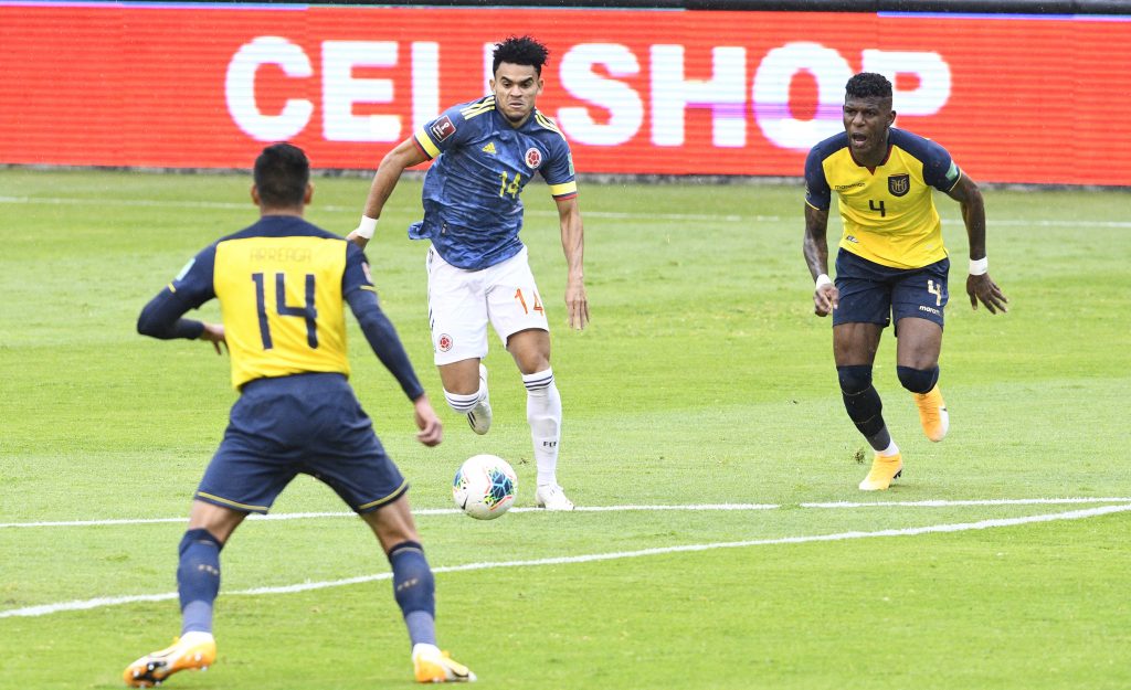 La Selección Colombia espera sacarse la espinita contra Ecuador El 17 de noviembre del año pasado la Selección Colombia sufrió una de las mayores goleadas de su historia, al ser humillada por Ecuador 6-1 en Quito. Una derrota que dejó una espinita clavada en la 'Tricolor', y que espera sacarse este jueves, cuando se enfrenten en Barranquilla por la jornada 12 de la Eliminatoria Suramericana para el Mundial de Catar 2022.