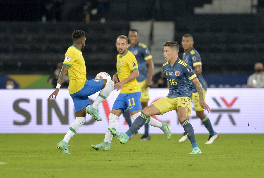 Sin sorpresas, Brasil destapó sus cartas para la Eliminatoria 2 Sin sorpresas, Brasil destapó sus cartas para la Eliminatoria Con dos semanas de anticipación la Selección de Brasil acaba de dar a conocer la nómina con la que afrontará sus próximos partidos por la Eliminatoria Suramericana al Mundial Catar 2022, en la que su siguiente rival será la Selección de Colombia.