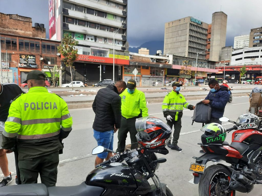 Nueve de los 11 delitos de alto impacto en Bogotá se redujeron 2 Nueve de los 11 delitos de alto impacto en Bogotá se redujeron Debido a las alarmas que se encendieron por parte de la ciudadanía desde hace unas semanas por cuenta del incremento de delitos violentos como los hurtos a mano armada y los homicidios, la Alcaldía de Bogotá desarrolló un plan con seis estrategias implementado para mejorar la seguridad en la capital.
