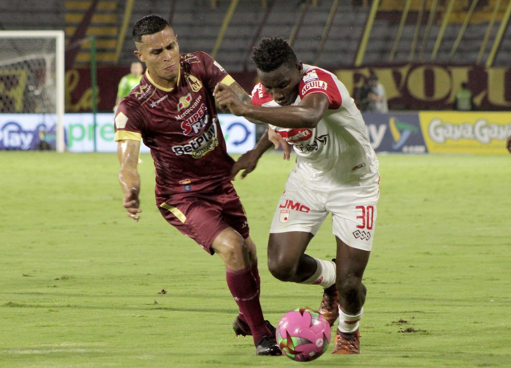 El cuadro 'Cardenal' sigue invicto en la Liga 2 El cuadro 'Cardenal' sigue invicto en la Liga Independiente Santa Fe sacó este viernes un valioso empate como visitante, en la Liga BetPlay. Frente al campeón, Deportes Tolima, el equipo 'Cardenal', dirigido por Grigori Méndez, igualó 0-0 y se mantiene invicto en el campeonato.