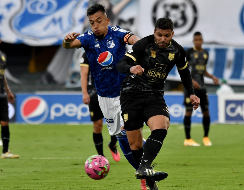 Ricardo Márquez marcó para el triunfo 1-0 sobre Águilas 1 Ricardo Márquez marcó para el triunfo 1-0 sobre Águilas Millonarios y su hinchada vuelven a sonreír en la Liga Betplay. Este domingo el conjunto ‘Embajador’, en el estadio El Campín, en un difícil partido frente a Águilas Doradas se impuso 1-0 gracias a un tanto de Ricardo ‘Caballo’ Márquez.