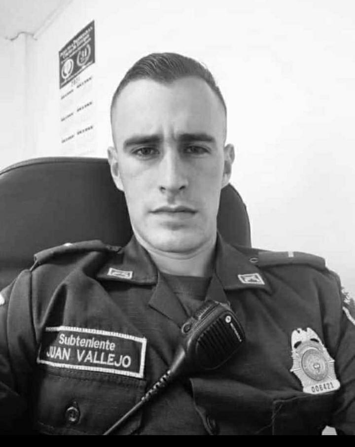 En inspección a escena, criminales asesinan a un agente de la Sijin 5 En inspección a escena, criminales asesinan a un agente de la Sijin Hace apenas un par de días se conoció sobre el homicidio de un hombre en los cerros orientales de Bogotá, por cuenta de un robo; ahora, hace pocos minutos se confirmó el asesinato de otro hombre en inmediaciones de este mismo sector, pero esta vez en medio de una balacera.