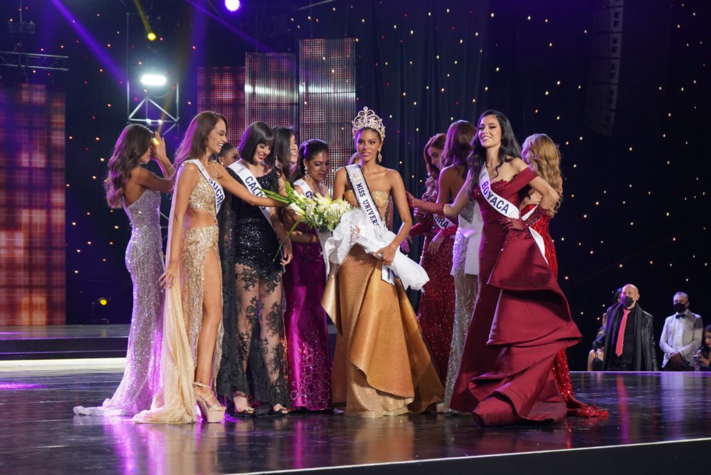 Valeria Ayos, señorita Cartagena, es la Miss Universe Colombia Este lunes 18 de octubre Miss Universe Colombia coronó a la señorita Cartagena, Valeria Ayos Bossa, como la nueva representante del país en el certamen de belleza más importante del mundo, Miss Universe, el cual se llevará a cabo en el mes de diciembre en Israel.