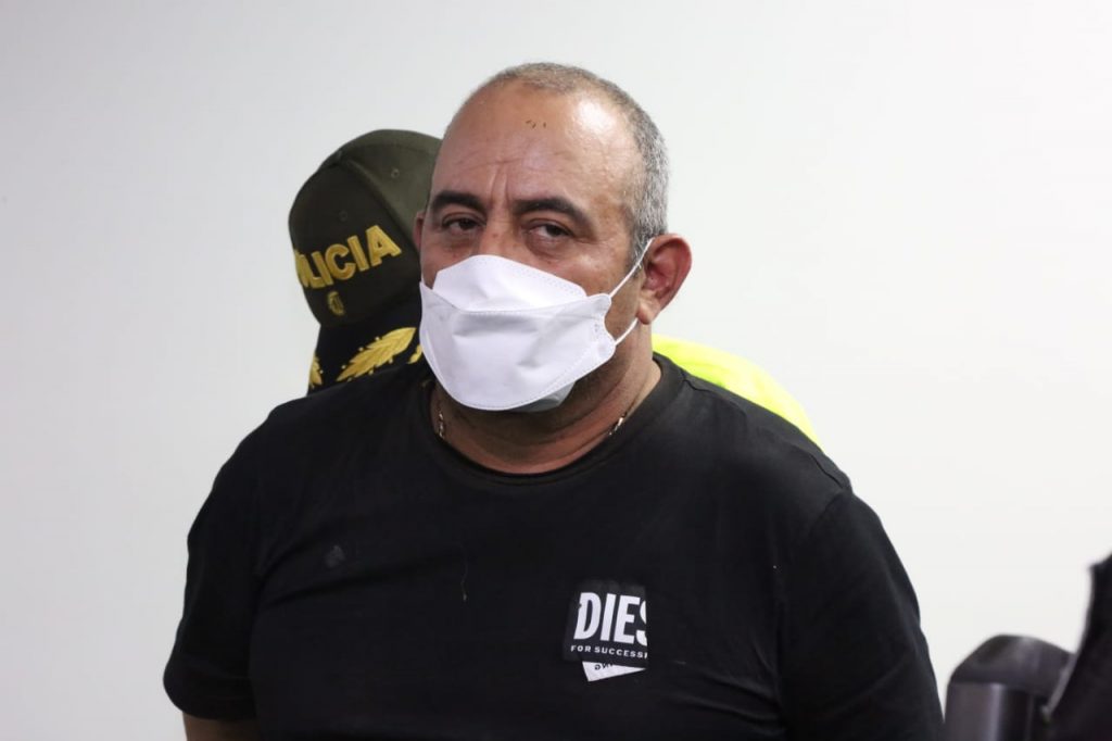 Fiscalía interrogará a 'Otoniel' antes de mandarlo a EE. UU. 1 Fiscalía interrogará a 'Otoniel' antes de mandarlo a EE. UU. El fiscal general de la Nación, Francisco Barbosa, reveló que la Fiscalía conformará un equipo especializado de fiscales que aglutinaran los procesos abiertos contra ‘Otoniel’ y adelantarán interrogatorios.