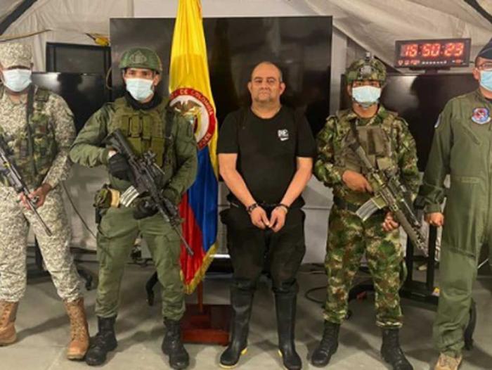 Alias 'Otoniel' será extraditado a los Estados Unidos 1 Alias 'Otoniel' será extraditado a los Estados Unidos El próximo destino del capo del narcotráfico más buscado de Colombi, Dairo Antonio Úsuga David, alias Otoniel, ya está escrito: en el próximo mes, según aseguró el ministro de Justicia, Wilson Ruiz, se adelantarán los trámites para que este antioqueño de 50 años responda por su prontuario delictivo –de más de de tres décadas– ante las autoridades de los Estados Unidos, donde tres cortes solicitaron su extradición.