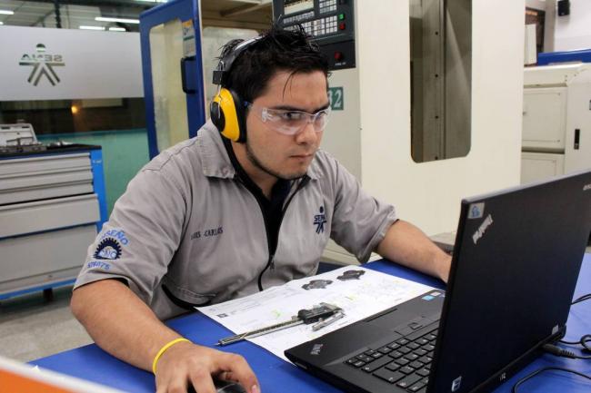 Inscríbase para estudiar presencial o virtual con el Sena Se acerca el fin de año y varias instituciones del país ya preparan lo que es el cierre de este y el inicio de 2022. Tal es el caso del Servicio Nacional de Aprendizaje (Sena), que acaba de abrir la última convocatoria para estudiar alguna carrera técnica, tecnológica o del nivel asistencial.