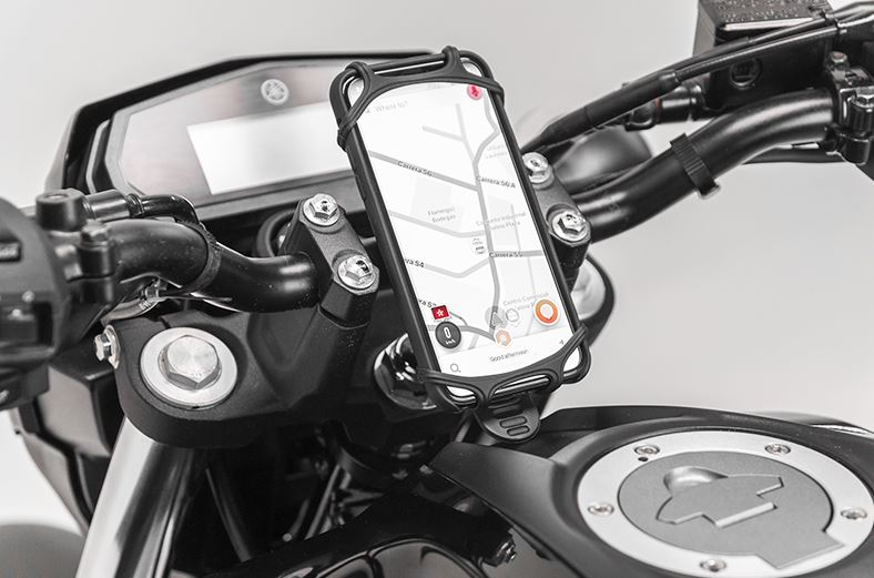 Con estos accesorios disfrutará aún más rodar en su moto 2 Con estos accesorios disfrutará aún más rodar en su moto Motero que se respete siempre está preparado para afrontar desde los más sencillos a los más complejos desafíos ocultos en todos los caminos y carreteras. Una buena forma de estar siempre listo es adquiriendo, a un módico precio, algunos de los productos que le mostraremos a continuación.