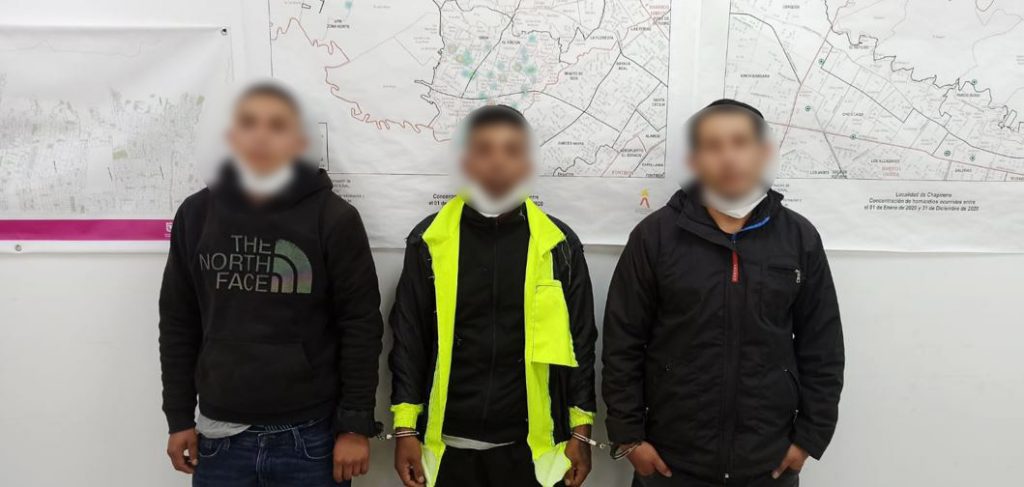 Señalados de hurto a viviendas fueron enviados a prisión 1 Señalados de hurto a viviendas fueron enviados a prisión En las últimas horas un fiscal especializado de Bogotá logró la judicialización de tres hombres que, al parecer, se hacían pasar por uniformados de la Policía Nacional para hurtar viviendas en el norte de la capital.
