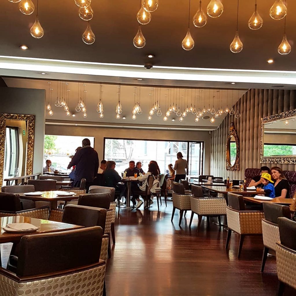 Estos son los restaurantes de Raush, Carpentier y Zubiría 5 Estos son los restaurantes de Raush, Carpentier y Zubiría Cuando están fuera de las cámaras y la competencia del reality MasterChef Celebrity, los cocineros Christopher Carpentier, Nicolás de Zubiría y Jorge Rausch se dedican a su pasión más grande: el negocio de la cocina.