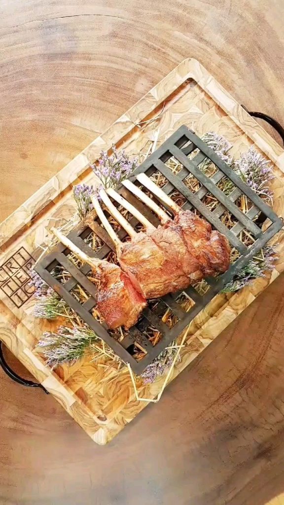 Estos son los restaurantes de Raush, Carpentier y Zubiría 4 Estos son los restaurantes de Raush, Carpentier y Zubiría Cuando están fuera de las cámaras y la competencia del reality MasterChef Celebrity, los cocineros Christopher Carpentier, Nicolás de Zubiría y Jorge Rausch se dedican a su pasión más grande: el negocio de la cocina.