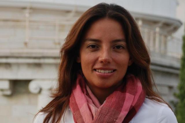 Colombiana Diana Valencia hace historia con premio en astrofísica 1 Colombiana Diana Valencia hace historia con premio en astrofísica La colombiana Diana Valencia, quien trabaja como profesora en el Departamento de Ciencias Físicas y de la Universidad de Toronto (Canadá), recibió junto con la profesora Lena Noack, científica planetaria, el prestigioso premio en astrofísica ‘Paolo Farinella 2021’.