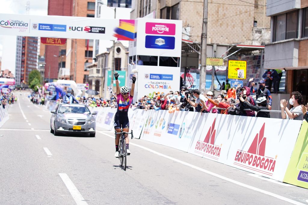 La venezolana se consagró campeona en Bogotá 1 La venezolana se consagró campeona en Bogotá La Ciclovía bogotana, que tradicionalmente transita por la carrera séptima, este domingo se vio interrumpida por uno de los eventos deportivos más importantes del país, la Vuelta a Colombia Femenina. En ese sector se disputó la etapa final sobre un circuito de 12,6 km, que cruzó sectores como la Avenida Circunvalar, la carrera 5, rodeando el Parque Nacional.