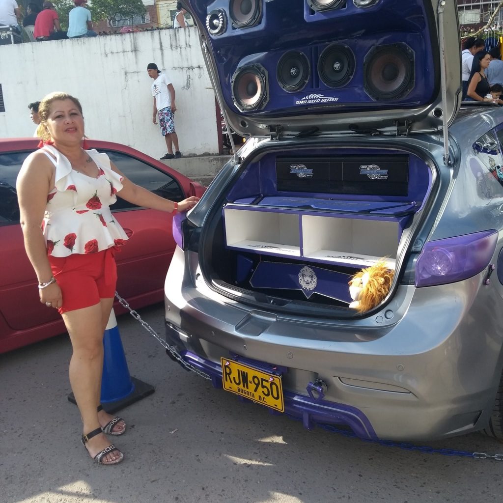 De 12 puñaladas María Rocío fue asesinada por su expareja 2 De 12 puñaladas María Rocío fue asesinada por su expareja La sonrisa de María Rocío Zapata López, su dulzura y entusiasmo por la vida, son los recuerdos que hoy guardan en lo más profundo del corazón sus familiares y allegados, al mismo tiempo que sus rostros se bañan en lágrimas al entender que nunca más podrán volver abrazar ni a escuchar a esta gran mujer.