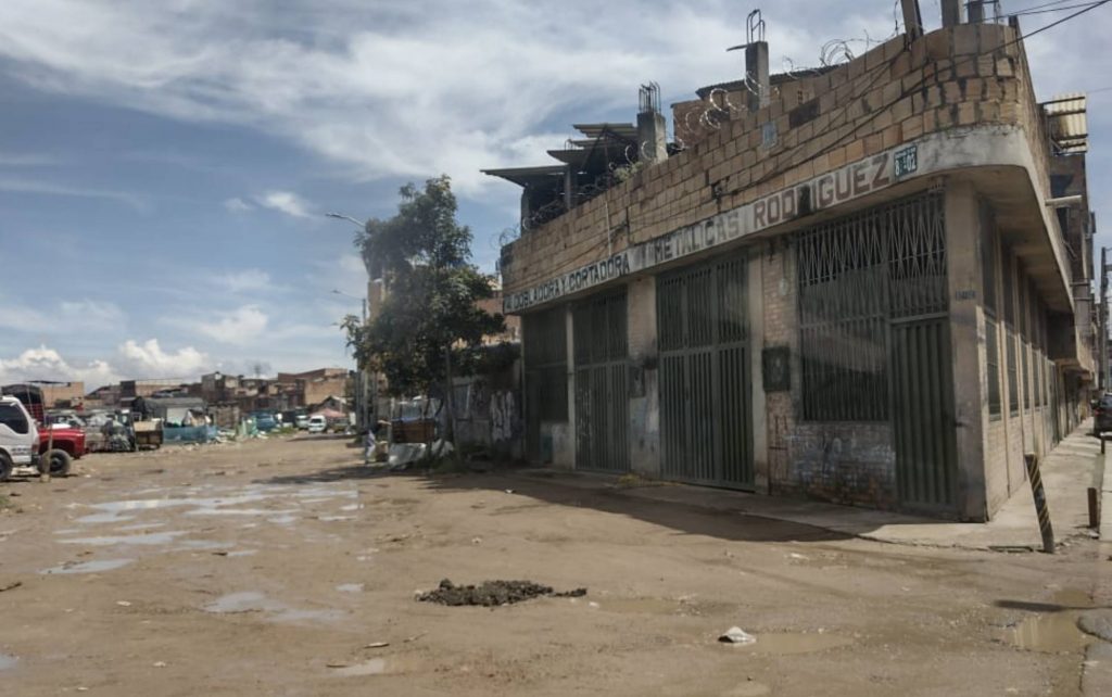 Homicido en el barrio Brasilia de Bosa 1 Homicido en el barrio Brasilia de Bosa Las calles destapadas del barrio Brasilia fueron testigos de una fuerte balacera que asustó al barrio y en especial a un grupo de amigos que recibieron el ataque inesperado de un presunto sicario.