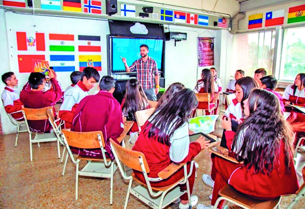 Pilas al incremento en colegios privados Quedan dos meses para que se termine el 2021 y desde ya los padres de familia empiezan a hacer los trámites del colegio de sus hijos, tanto para renovar su matrícula como para registrarlos en otras instituciones en busca de una mejor calidad a buen precio.