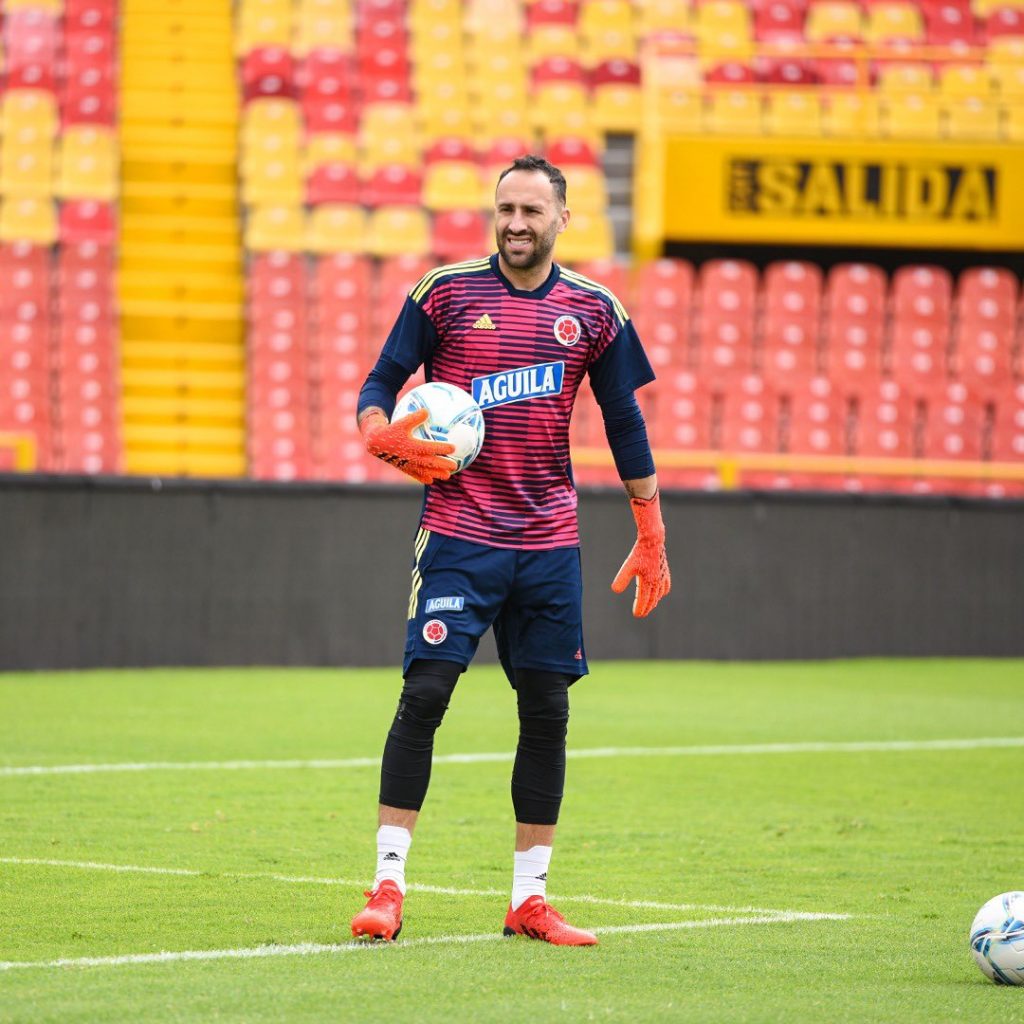 Rueda tendría lista la titular para enfrentar a los uruguayos 2 Rueda tendría lista la titular para enfrentar a los uruguayos Sobre las 11 de la noche de este martes la Selección Colombia, con un plantel de 25 jugadores, llegó a Montevideo para en encuentro contra Uruguay de mañana por la jornada 11 de las Eliminatorias Suramericanas rumbo al Mundial Catar 2022.