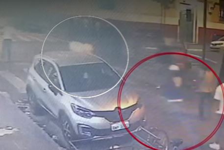 A Brian lo asesinaron en Brasil y ahora esperan su cuerpo en Bogotá 3 A Brian lo asesinaron en Brasil y ahora esperan su cuerpo en Bogotá El anhelo de Elizabeth Carrillo de volver abrazar a su hijo, mirarlo a los ojos y decirle lo mucho que lo ama, ahora hace parte de un sueño, o mejor, de una pesadilla. La luz de sus ojos no solo murió en otro país a manos de un desalmado, sino que su cuerpo permanece allí y ni siquiera han podido traerlo para darle el último adiós.