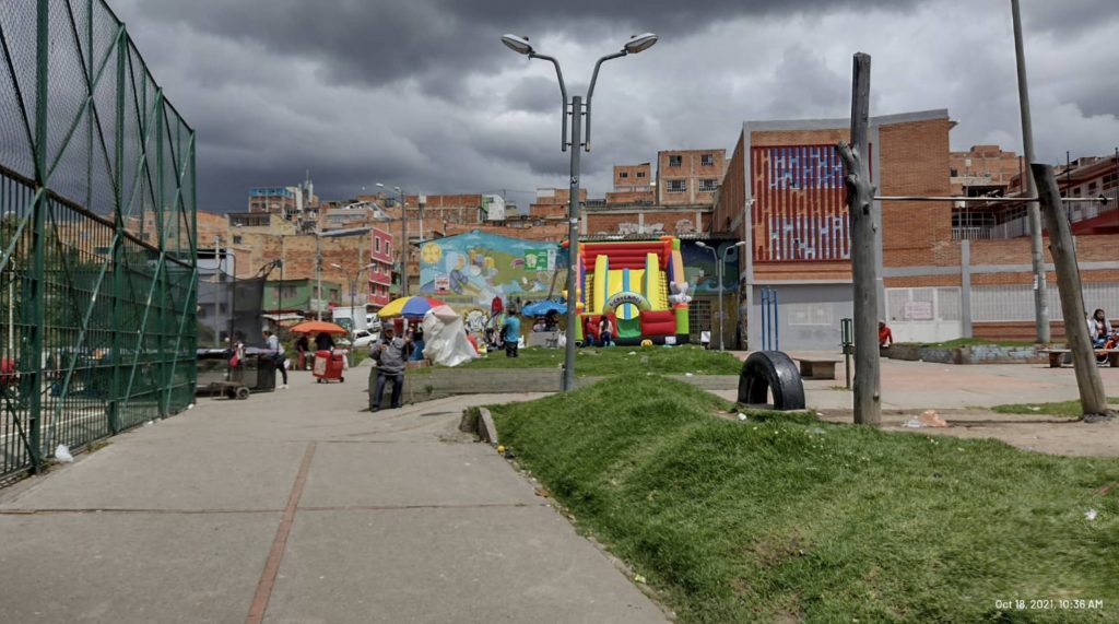 Puñalada letal en el cuello en el barrio Arborizadora Alta La madrugada de este domingo se supo de la siniestra muerte de un joven de tan solo 19 años, quien recibió una puñalada letal, sorprendentemente, a pocos metros de un CAI en el barrio Arborizadora Alta (Ciudad Bolívar). Y a pesar de que el muchacho logró ser auxiliado por los uniformados que se encontraban allí cerca, de ninguna manera pudo ser salvado.