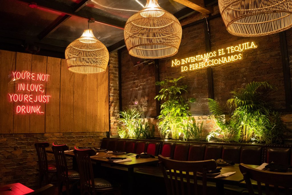 Estos son los restaurantes de Raush, Carpentier y Zubiría 2 Estos son los restaurantes de Raush, Carpentier y Zubiría Cuando están fuera de las cámaras y la competencia del reality MasterChef Celebrity, los cocineros Christopher Carpentier, Nicolás de Zubiría y Jorge Rausch se dedican a su pasión más grande: el negocio de la cocina.