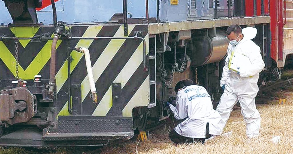 Mujer en Teusaquillo no alcanzó a escuchar el tren de la Sabana 1 Mujer en Teusaquillo no alcanzó a escuchar el tren de la Sabana Una señora de 64 años de edad se salvó de milagro de una horrorosa muerte en el barrio Quinta Paredes (Teusaquillo), en la mañana de este martes. La mujer fue golpeada por el tren de la Sabana, que a diario va desde la estación de la Sabana hacia Zipaquirá (Cundinamarca).
