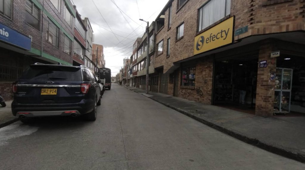 Libardo falleció tras salvaje agresión de madrugada en Engativá 2 Libardo falleció tras salvaje agresión de madrugada en Engativá Los rumores que se colaban por entre las calles del barrio Villas del Dorado, de un hombre que había sido terriblemente agredido en una de las cuadras, lamentablemente fueron confirmados la tarde del martes, con la muerte de don Libardo Cubillos Franco en el Hospital de Engativá. El señor duró luchando por su vida todo el lunes, hasta que al siguiente día su alma se desprendió de su cuerpo.