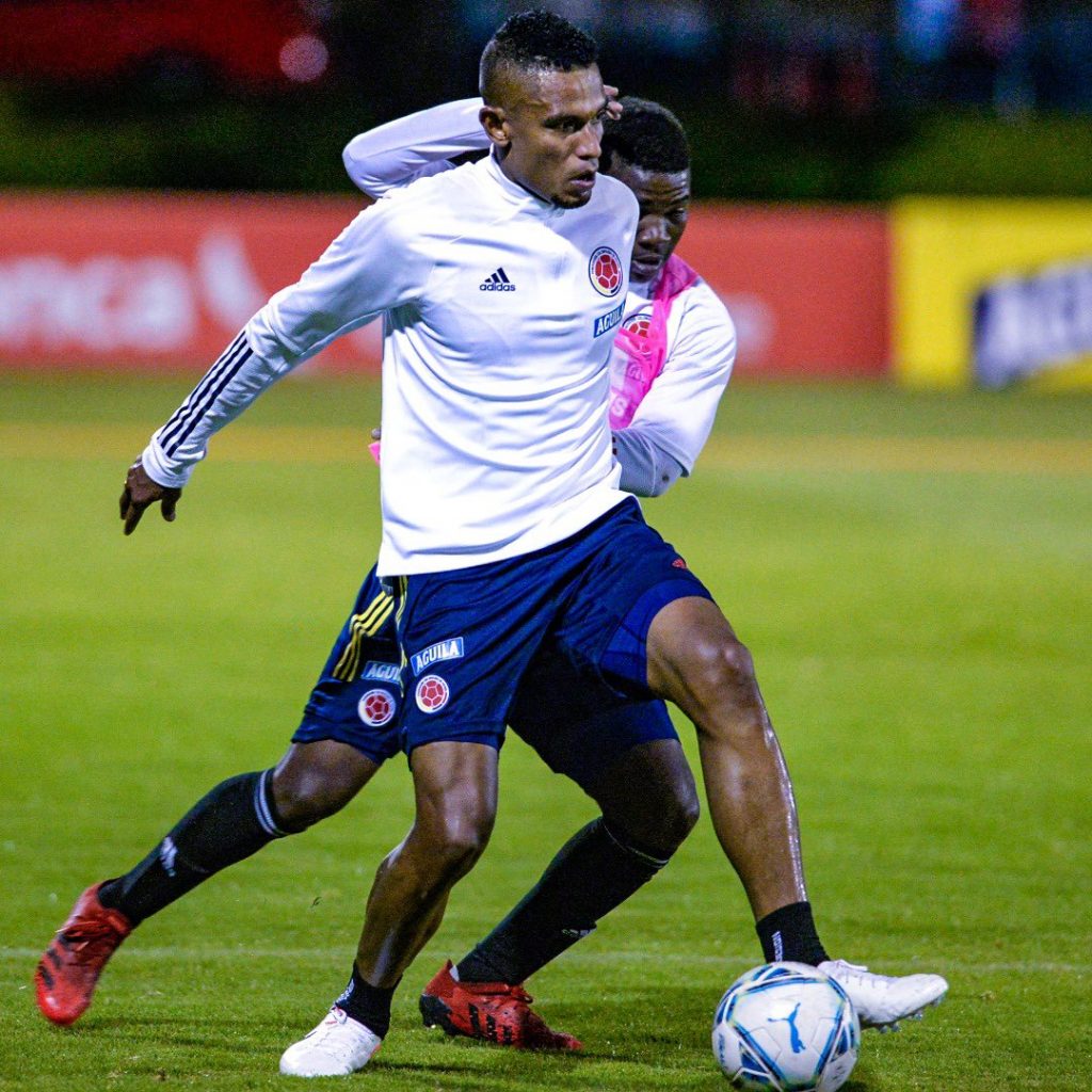 Rueda tendría lista la titular para enfrentar a los uruguayos 1 Rueda tendría lista la titular para enfrentar a los uruguayos Sobre las 11 de la noche de este martes la Selección Colombia, con un plantel de 25 jugadores, llegó a Montevideo para en encuentro contra Uruguay de mañana por la jornada 11 de las Eliminatorias Suramericanas rumbo al Mundial Catar 2022.