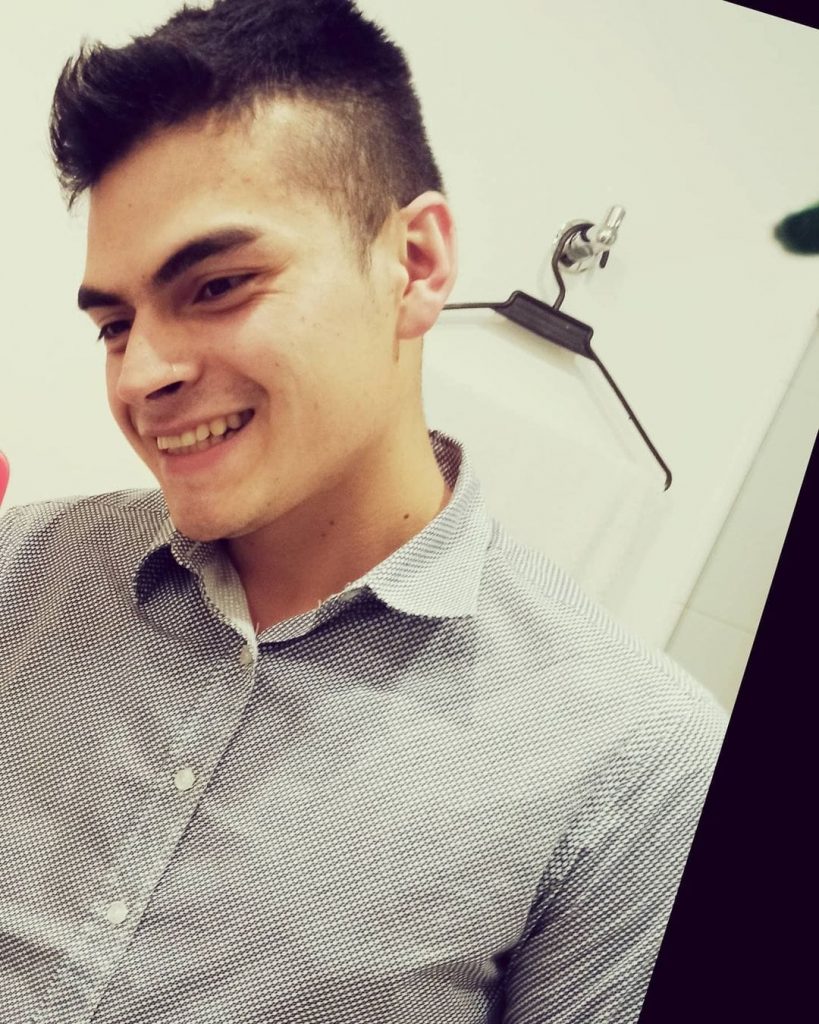 Por robarle la bicicleta, asesinaron a Diego en la ciclorruta Los constantes robos a ciclistas son uno de los principales dolores de cabeza en Bogotá, pero lo más triste y lamentable de esta situación de inseguridad es que los delincuentes, no contentos con cometer este delito, sean tan infames y capaces de matar a sangre fría. En esta ocasión los criminales acabaron con la vida de un joven de tan solo 25 años en la ciclorruta del barrio Normandía (Engativá).