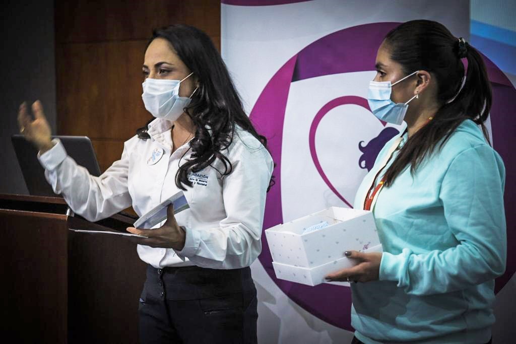 Las 'Cajas de memoria' ayudan a enfrentar el duelo neonatal y gestacional 1 Las 'Cajas de memoria' ayudan a enfrentar el duelo neonatal y gestacional Dentro de la estrategia de Nacimiento Humanizado, la Subred Integrada de Servicios de Salud Norte de la Secretaría de Salud de Bogotá realizó un convenio con la JIC Fundación para abordar el duelo de las mujeres que pierden a sus hijos durante la gestación o primeros días de vida.