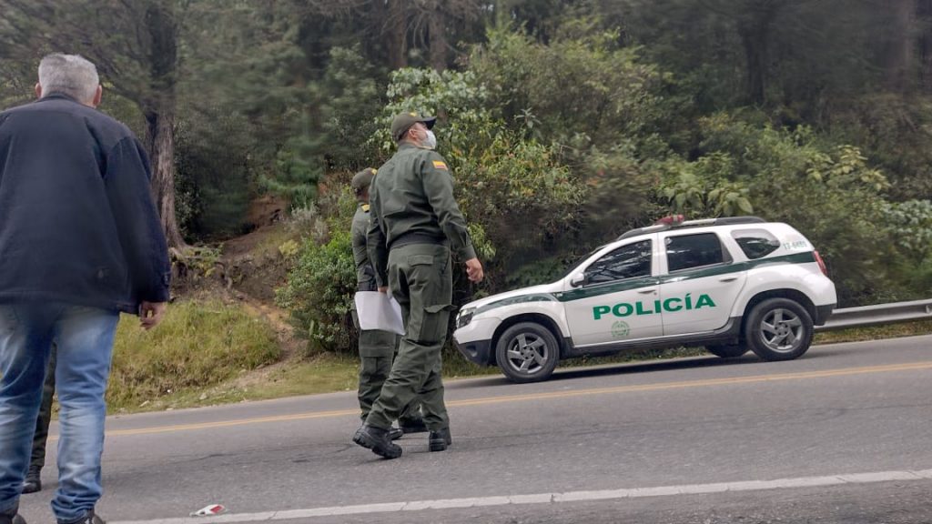En libertad asesino de subteniente En las últimas horas y en una decisión de no creer, un juez declaró ilegal la captura del asesino del subteniente Juan Pablo Vallejo, ocurrido el pasado viernes, bajo el argumento que un&nbsp;policía lo golpeó en el procedimiento de captura. Cabe recordar que el uniformado fue asesinado en la parte alta de la Avenida Circunvalar, cerca al Parque Nacional, y ese mismo día se produjo la captura del sujeto.
