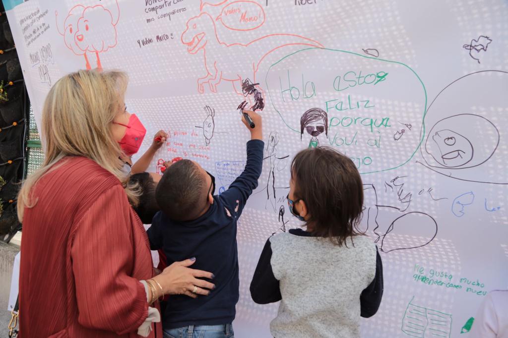 Empezó la temporada de matrículas en colegios distritales para el 2022 1 Empezó la temporada de matrículas en colegios distritales para el 2022 La Secretaría de Educación de Bogotá anunció que para la temporada escolar del próximo año ya se abrieron 97.905 cupos en las 20 localidades de la capital. Para estas inscripciones la entidad dijo que, cualquier habitante de Bogotá podrá matricularse sin importar la edad, condición migratoria, etnia, discapacidad o trastorno del aprendizaje.